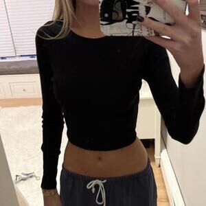 Black long sleeve crop top